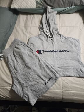 Champion Light Heather Gray Hoodie and Shorts Lounge Set sz Lrg